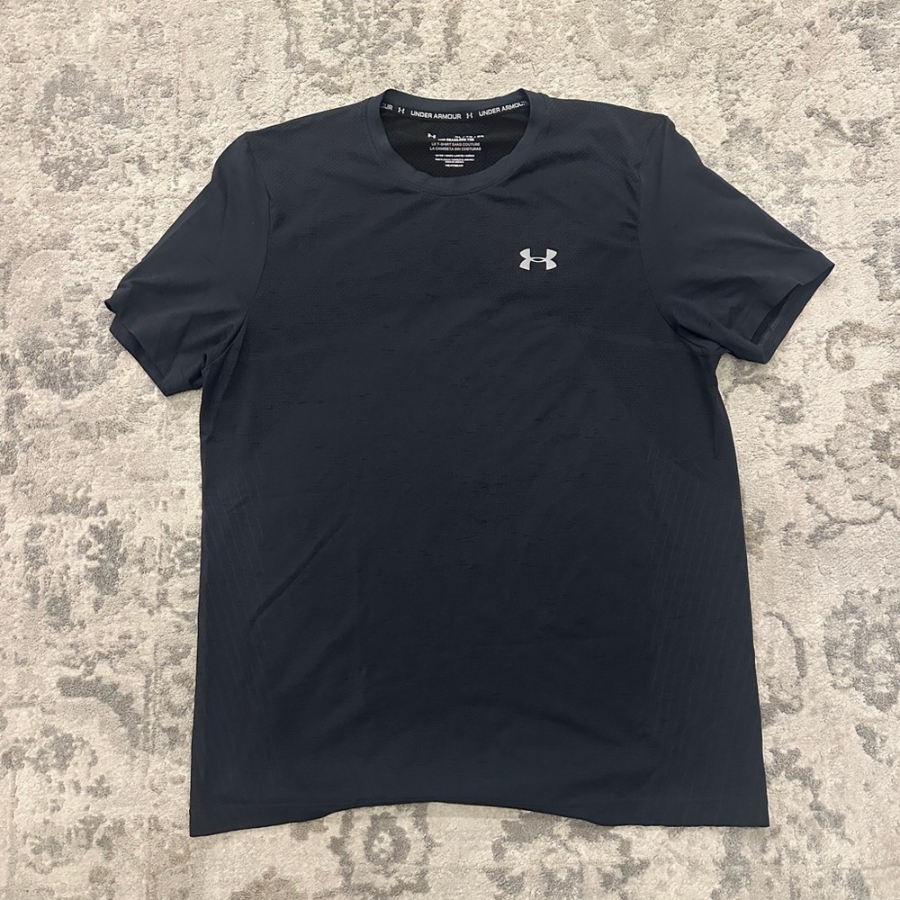 Men's UA Seamless Short Sleeve size XL.